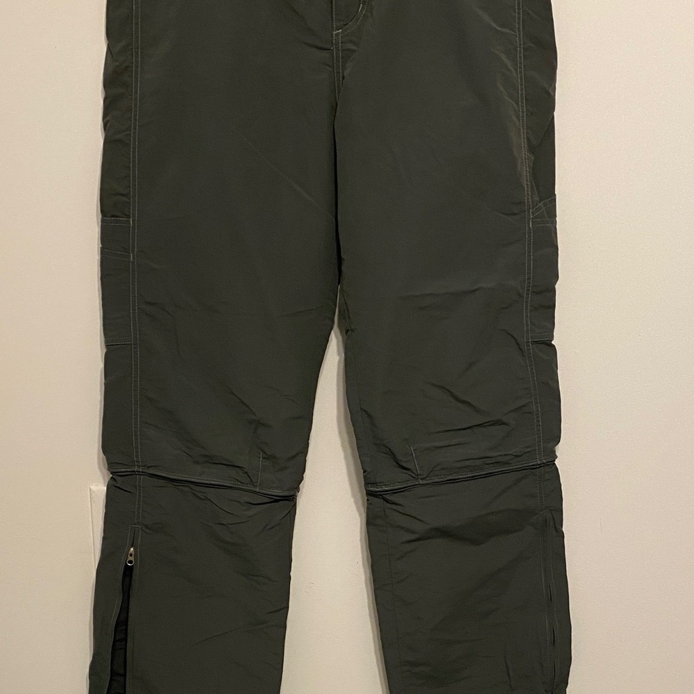 Kuhl Brand Olive Green Pants, in good condition. Unzips below knees